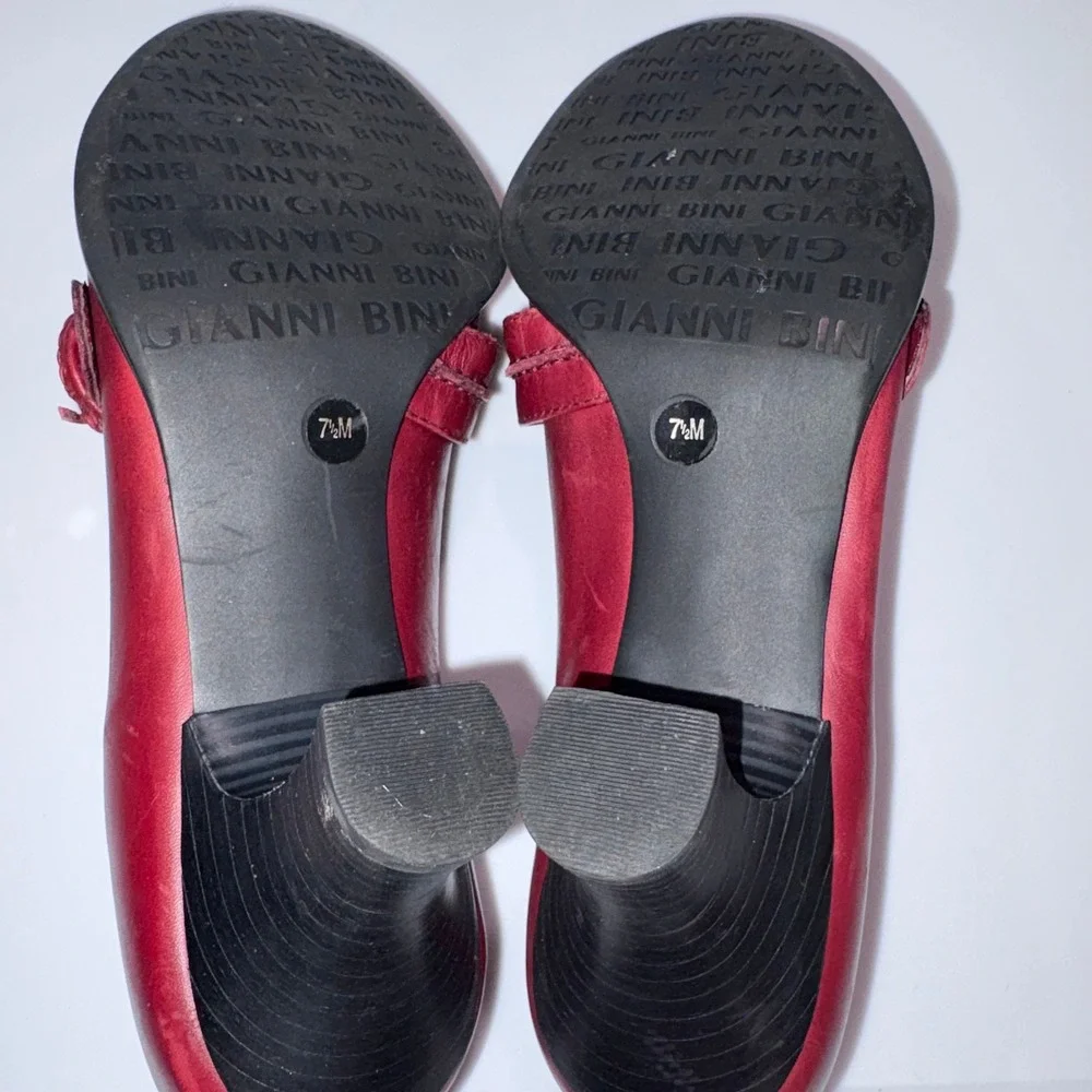 Leather Mary Jane Kitten Heel Pumps Red Womens 7.5 Gianni Bini